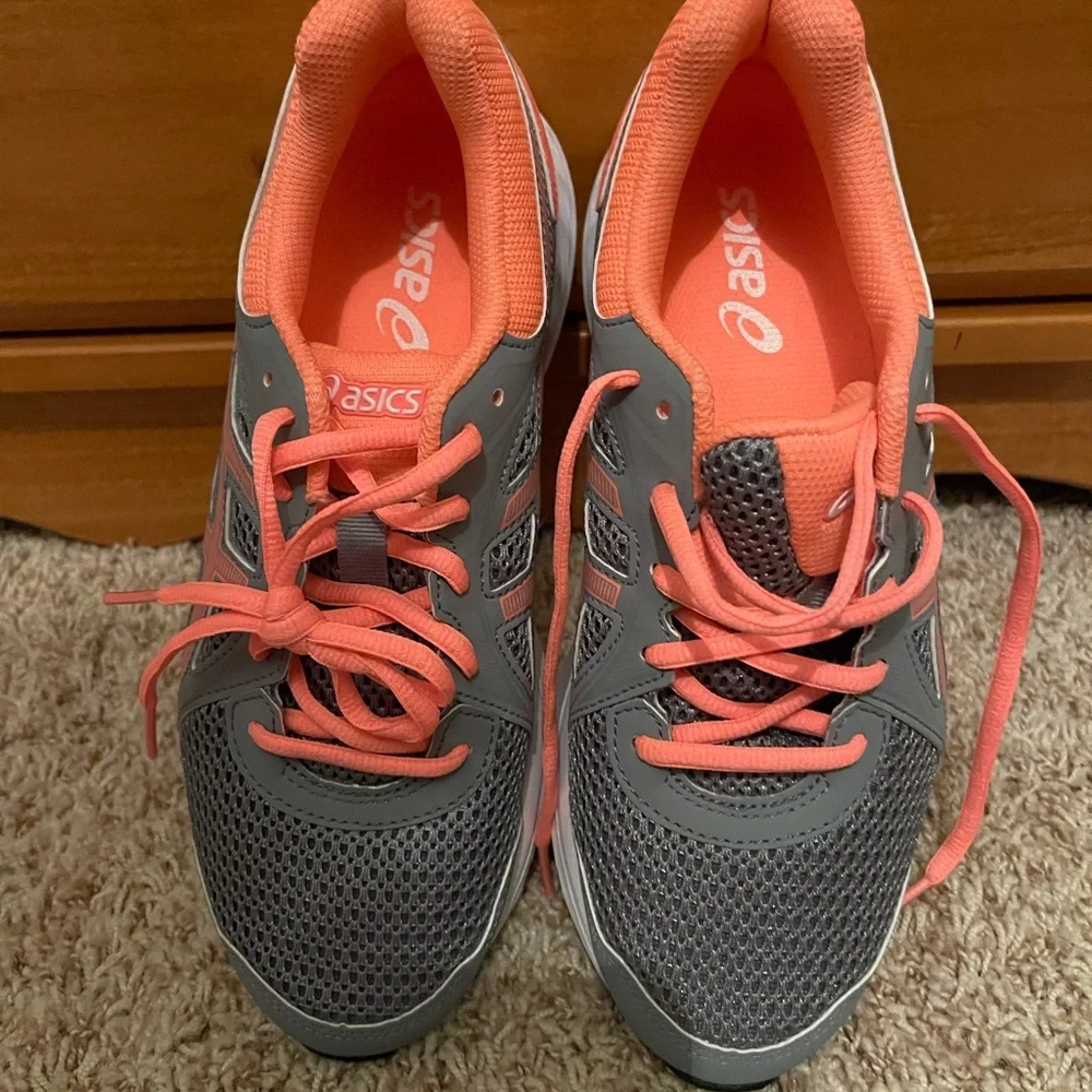 Running shoes - Picture 2 of 2